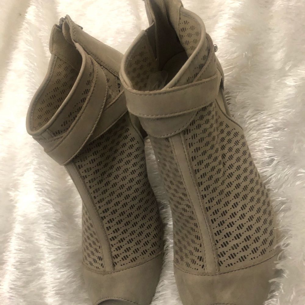 Earth Intrepid Open Toe Bootie Size 10 - image 5